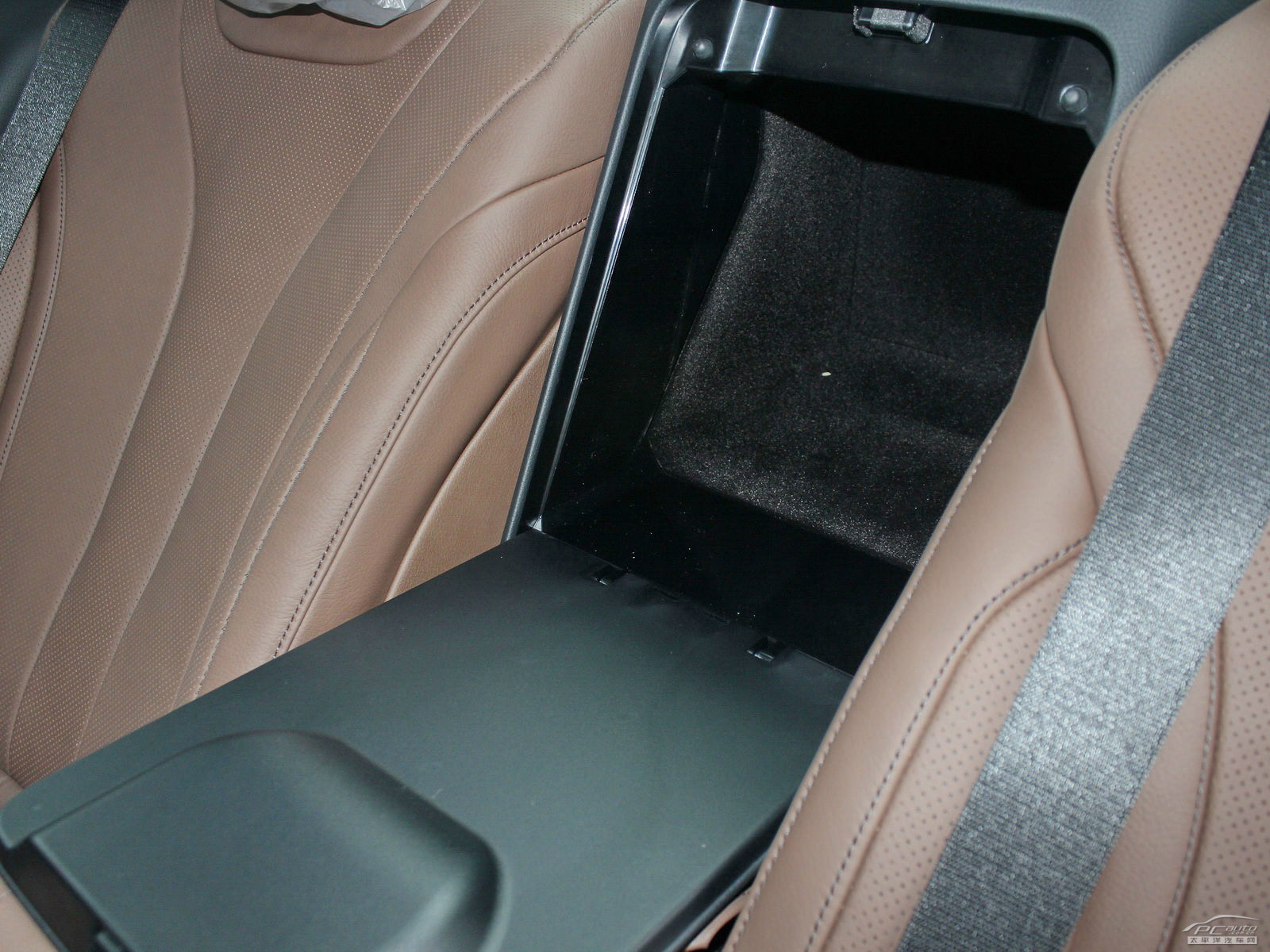 奔馳S級空間高清大圖