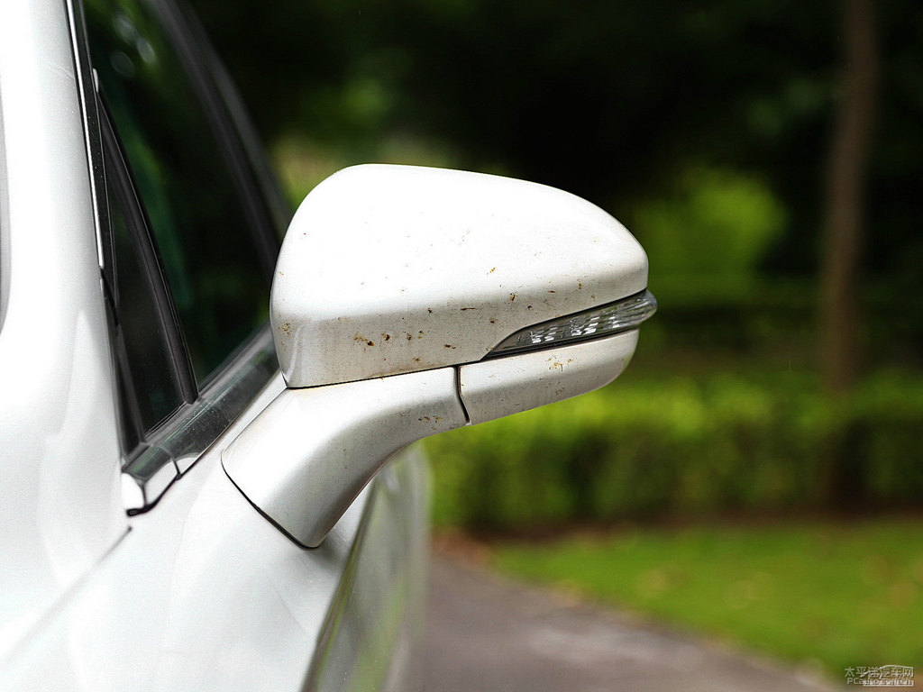 典雅白蒙迪歐車(chē)身外觀圖片
