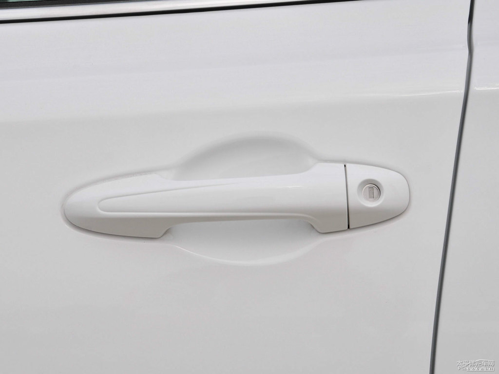 超級白RAV4榮放車身外觀圖片