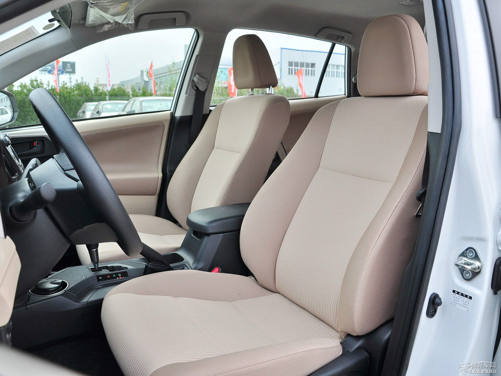 超級白RAV4榮放座椅內(nèi)飾圖片