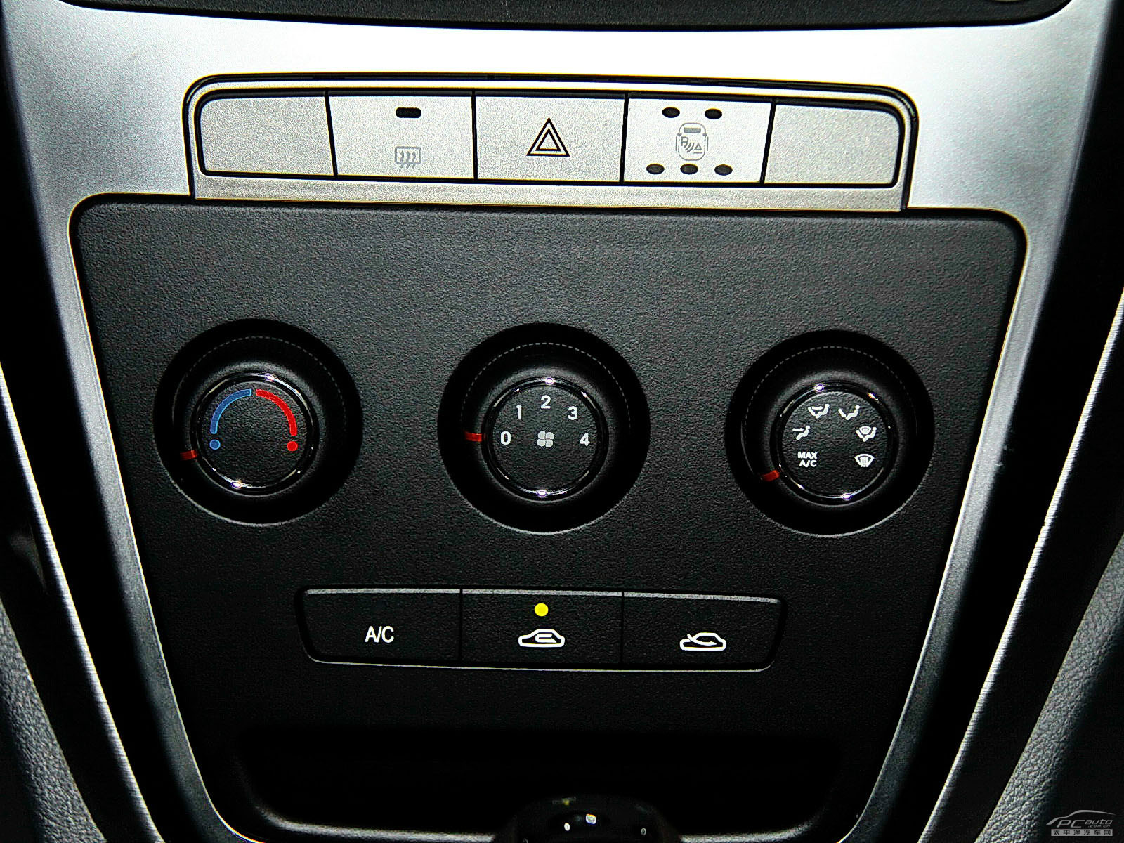 吉利GX7內(nèi)飾高清大圖