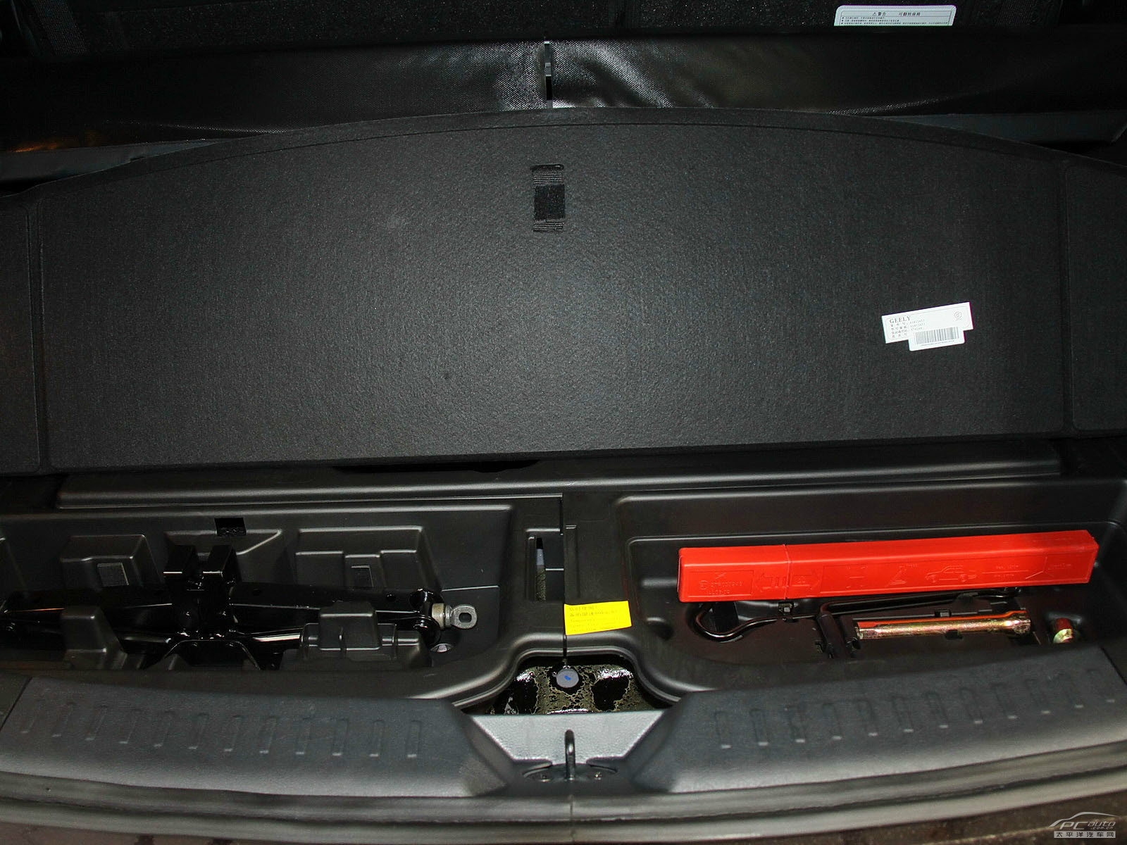 吉利GX7空間高清大圖