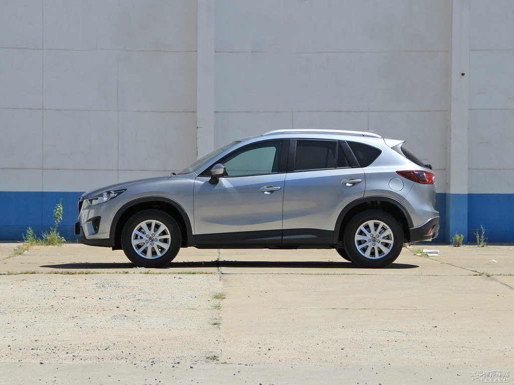 格調(diào)灰馬自達CX-5整車外觀外觀圖片