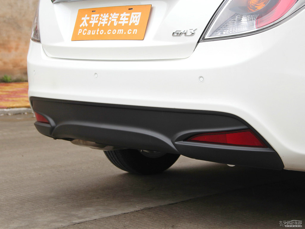 象牙白傳祺GA3車尾外觀圖片