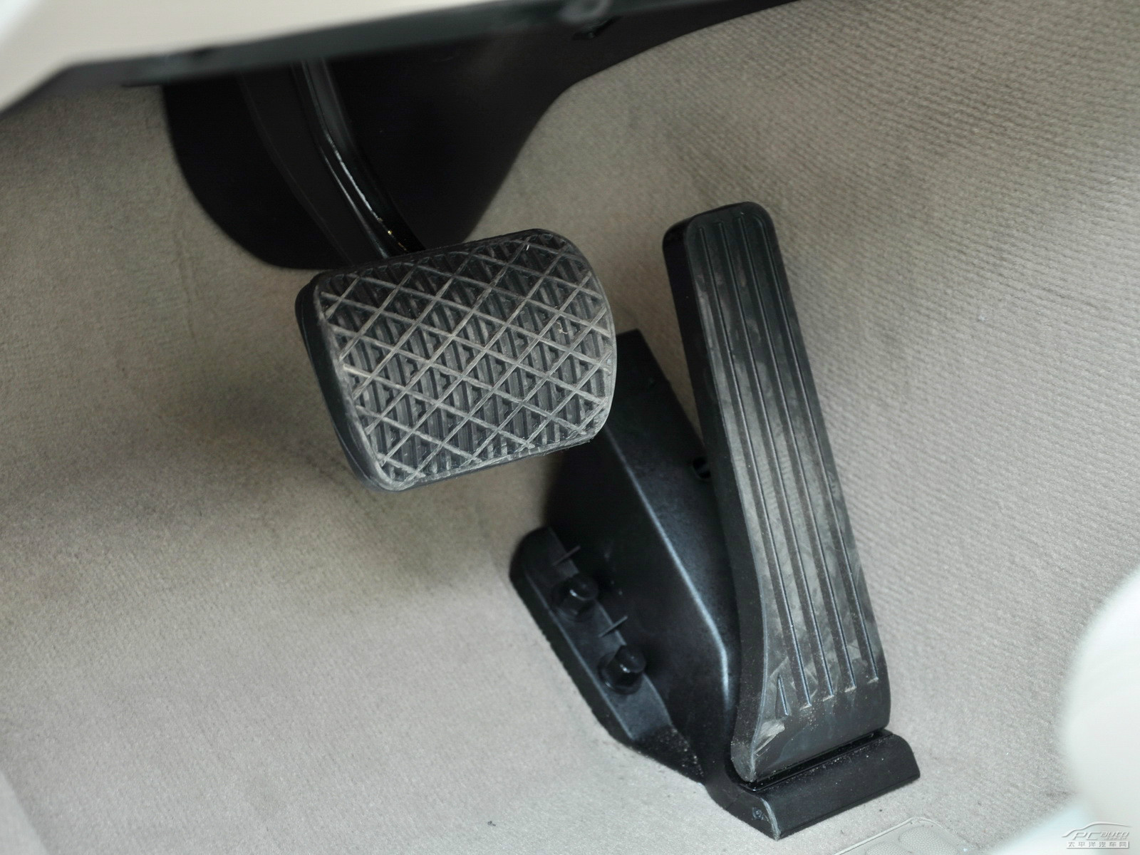 奔馳E級細節(jié)高清大圖