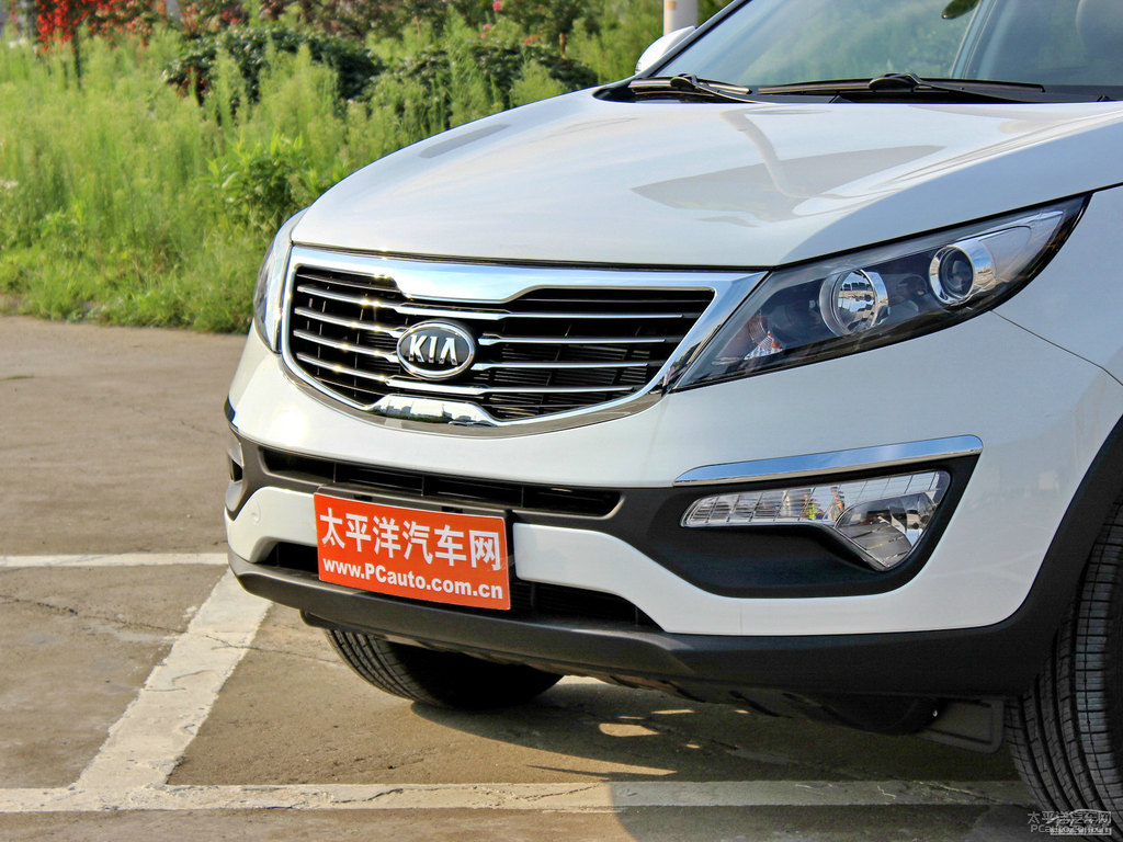 透明白智跑車頭外觀圖片