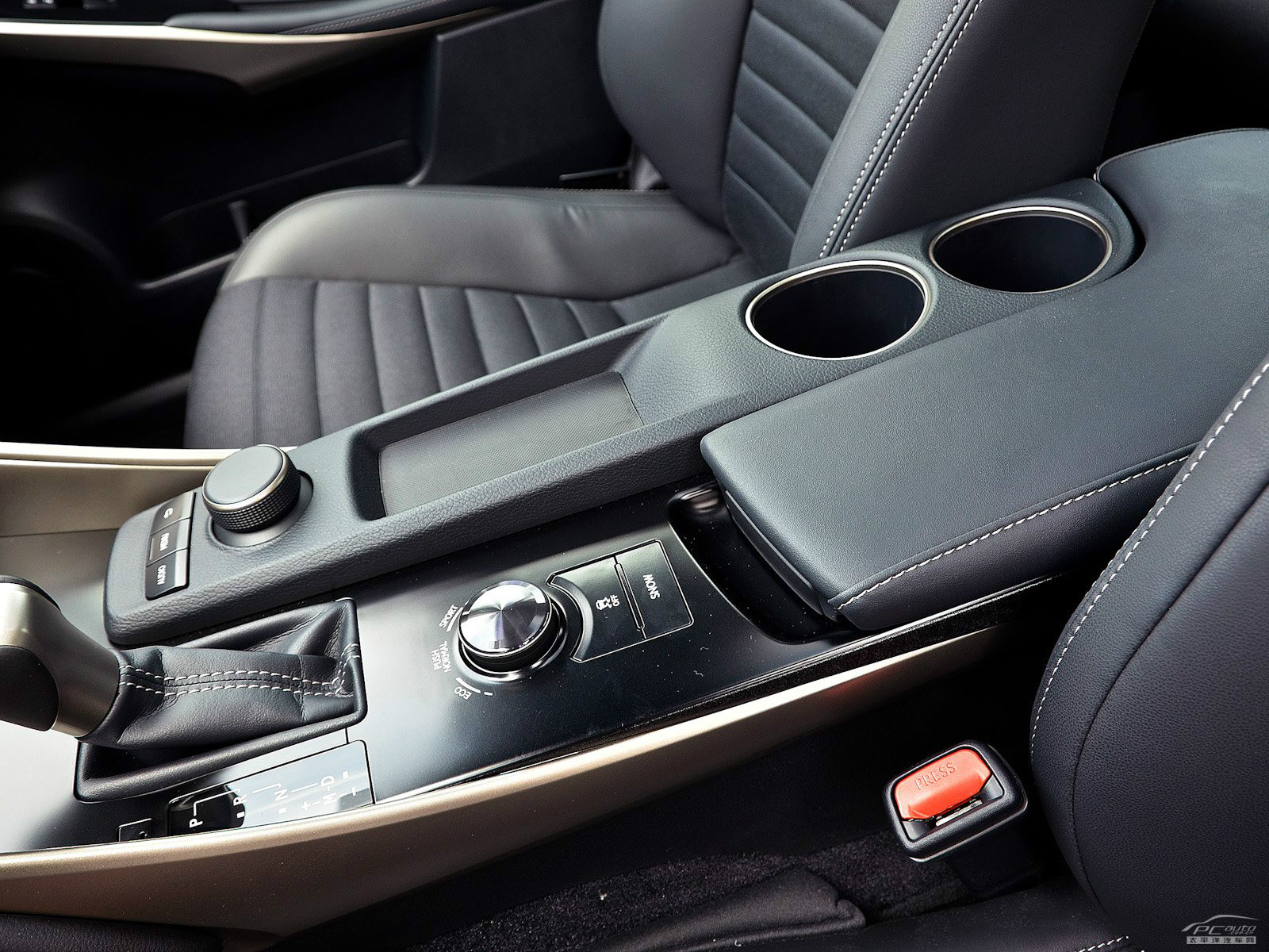 雷克薩斯IS內(nèi)飾高清大圖