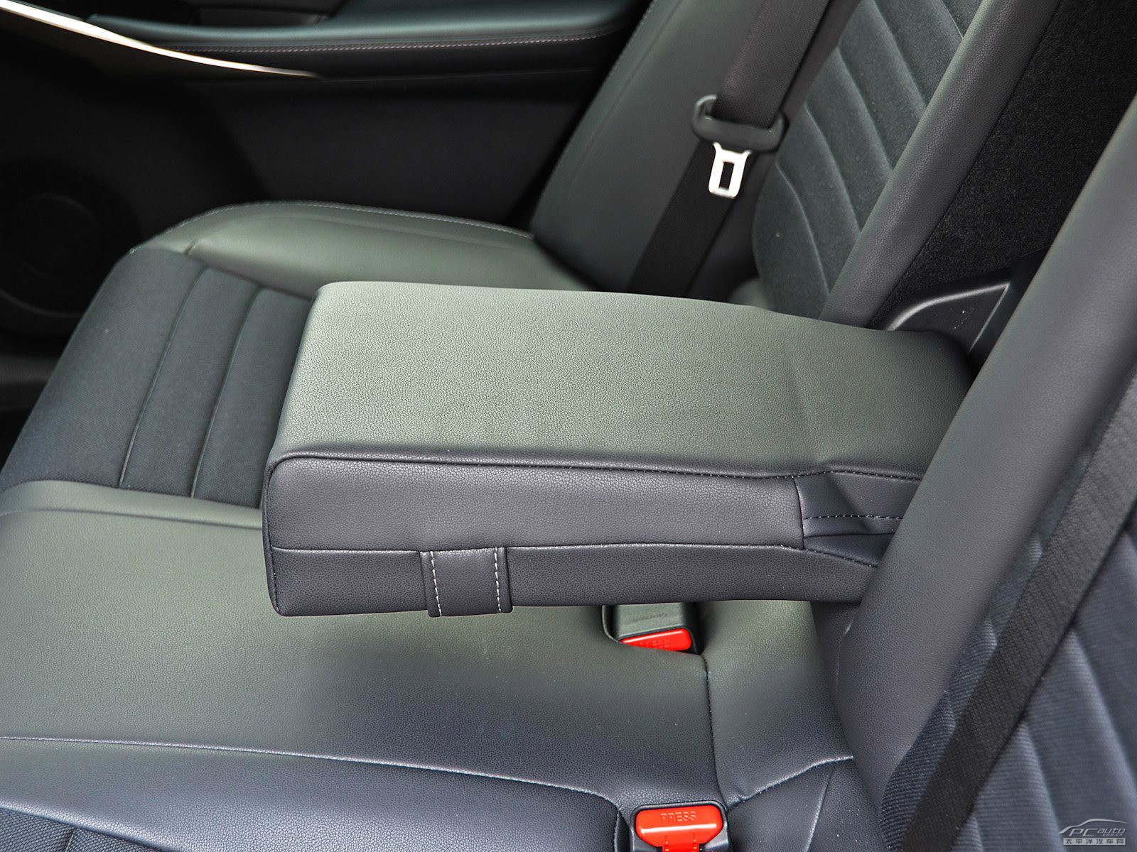 雷克薩斯IS內(nèi)飾高清大圖