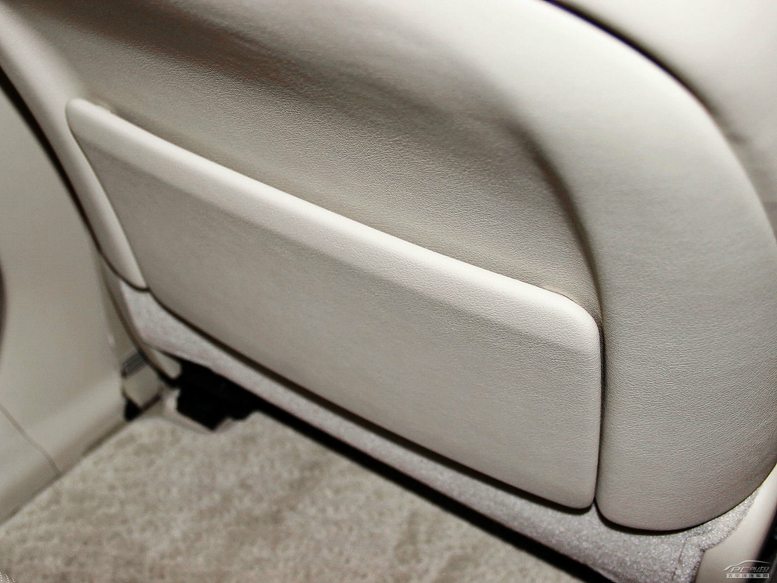 雷克薩斯RX空間高清大圖