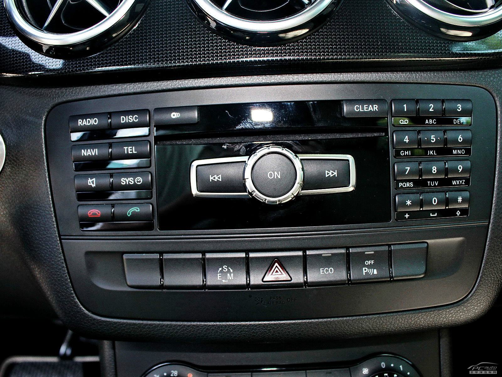 奔馳B級內(nèi)飾高清大圖