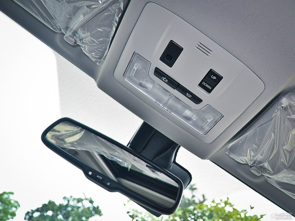 紅云母色RAV4榮放車廂內(nèi)飾圖片