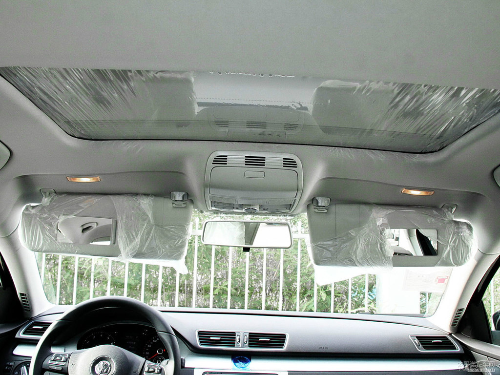 幻影黑邁騰車廂內(nèi)飾圖片