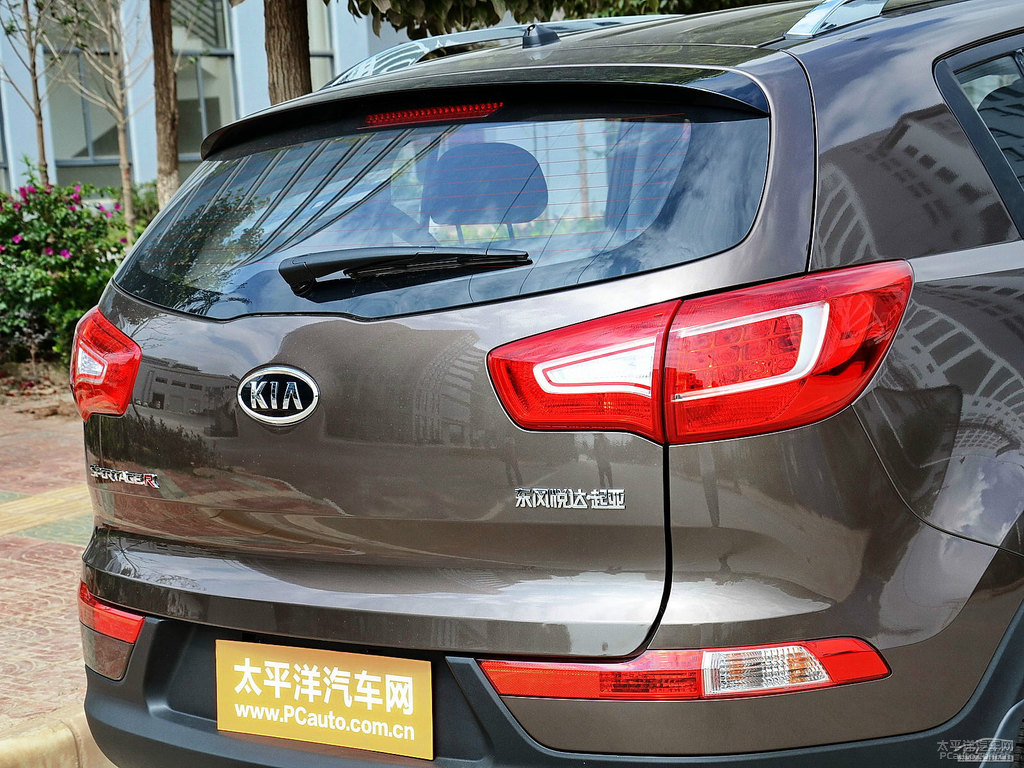 沙灘金智跑車尾外觀圖片