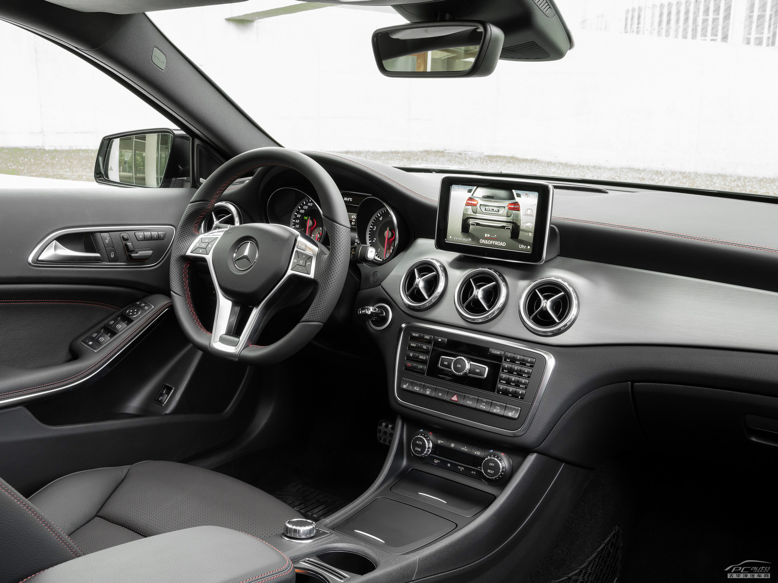 奔馳GLA(海外)內(nèi)飾高清大圖