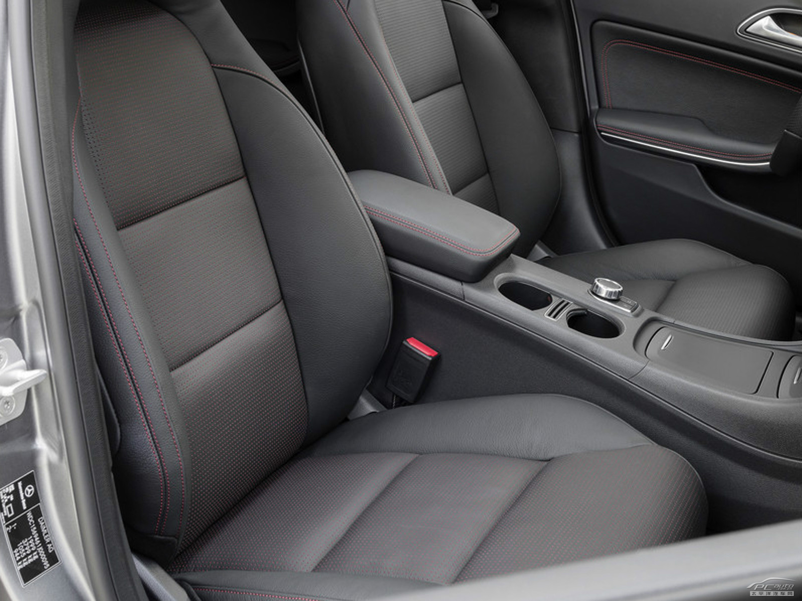 奔馳GLA(海外)內飾高清大圖