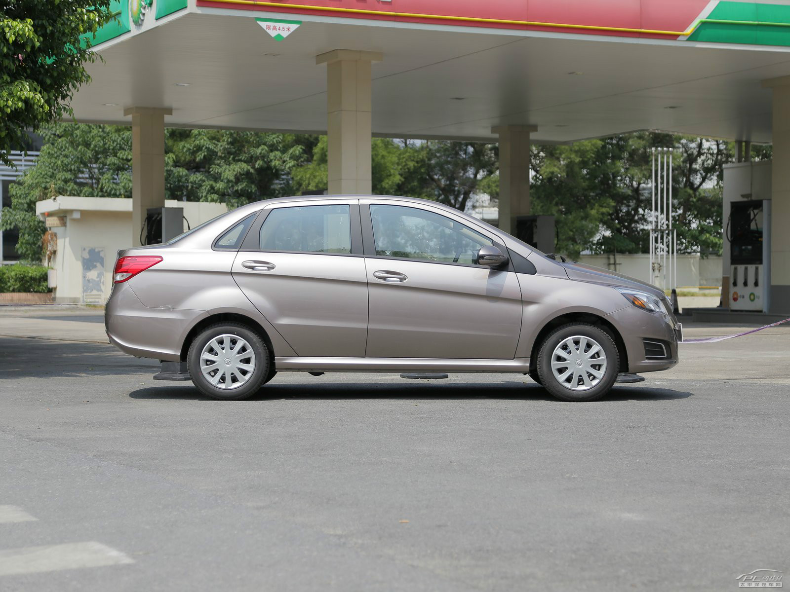 北京汽車E系列外觀高清大圖