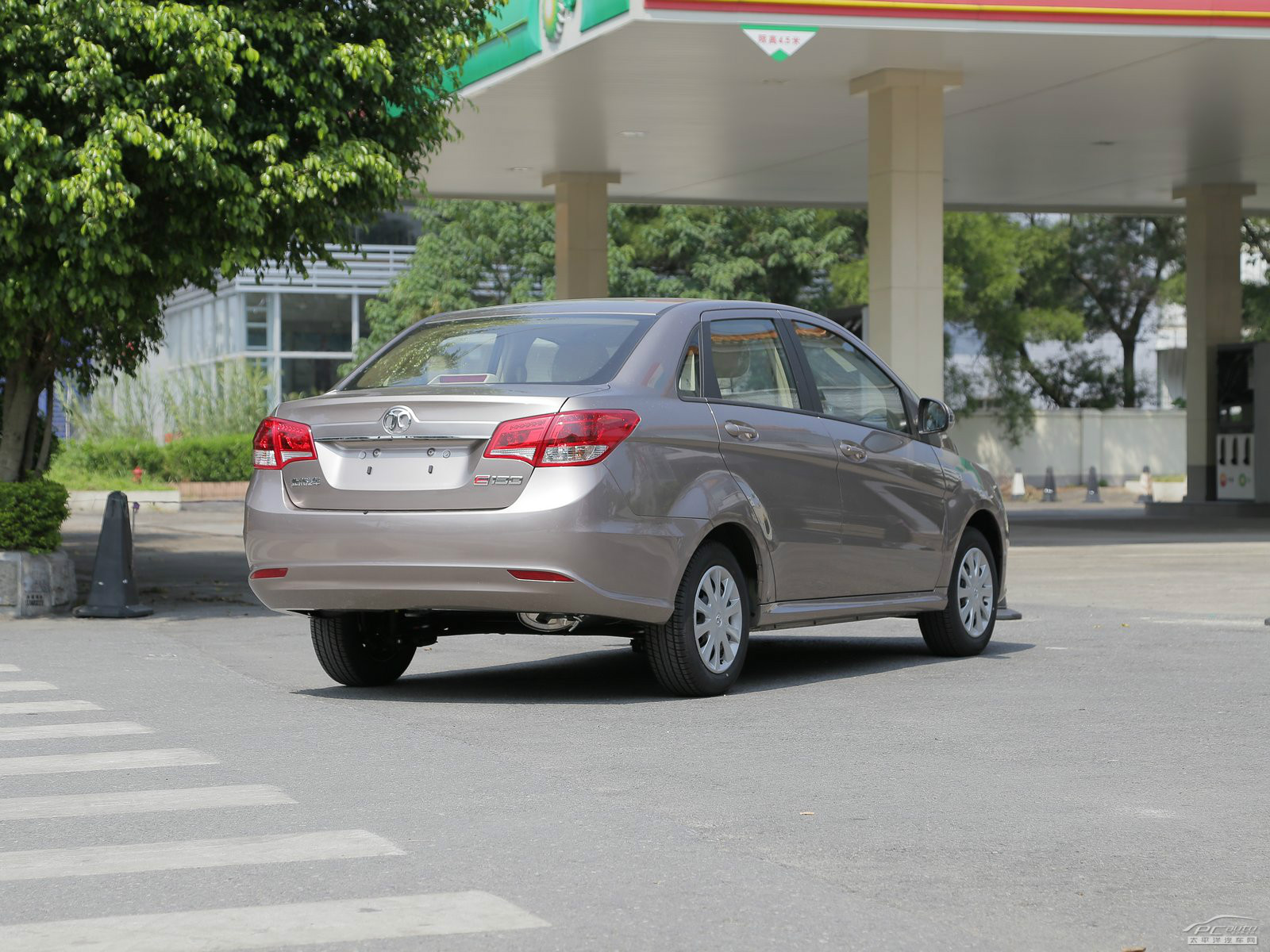 北京汽車E系列外觀高清大圖