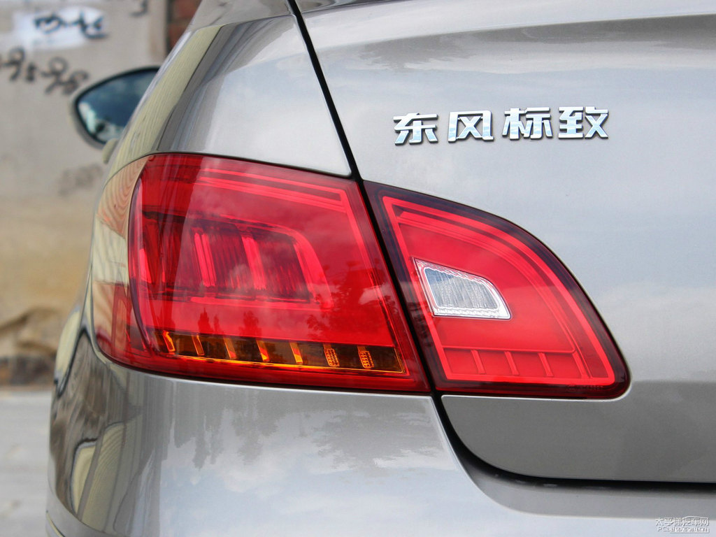 皓月灰標致408車尾外觀圖片