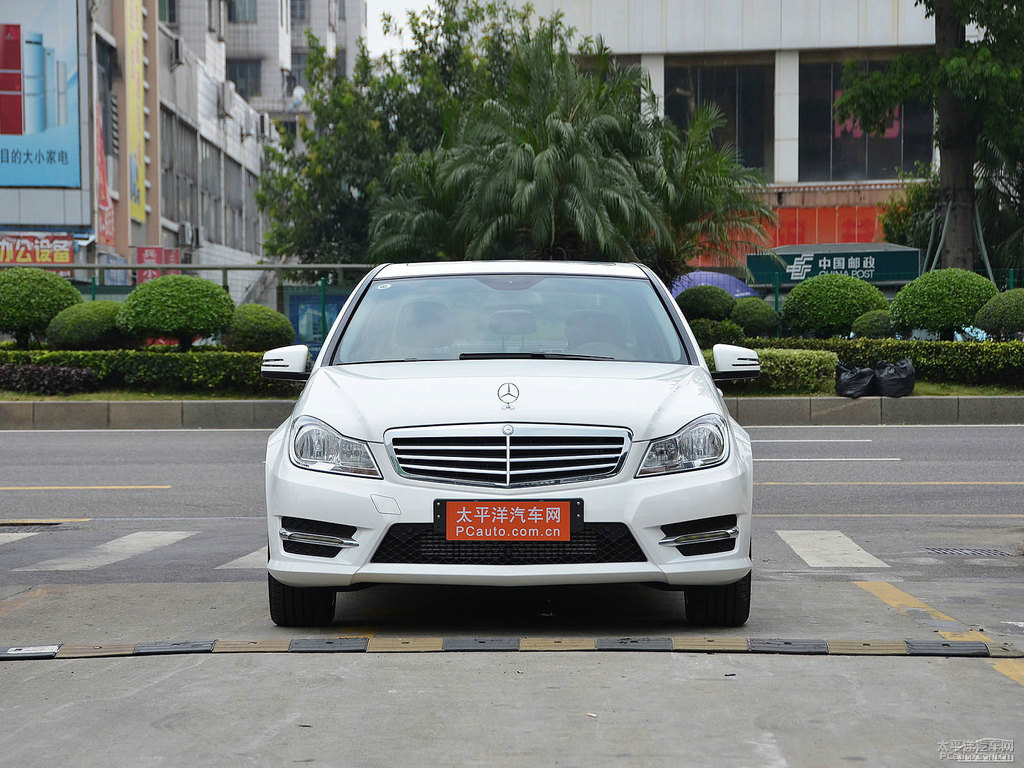 北極白奔馳C級整車外觀外觀圖片