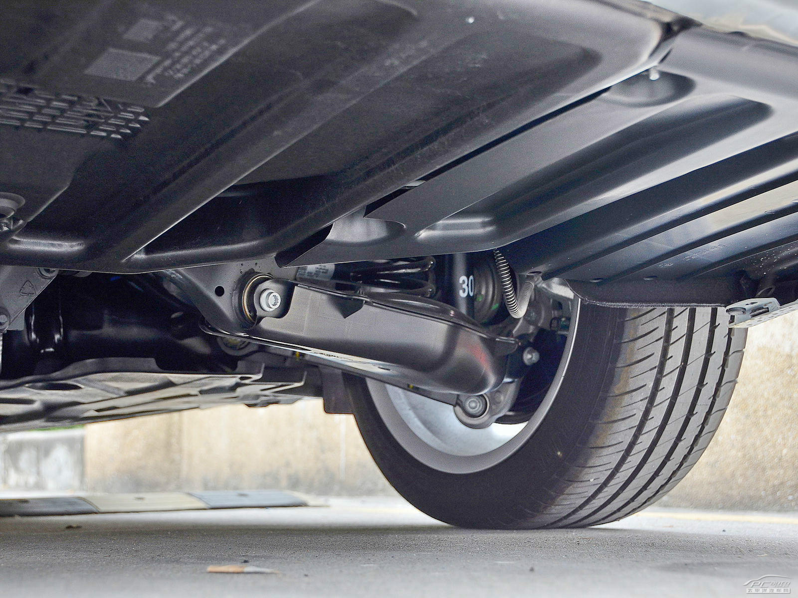 奔馳C級細節(jié)高清大圖