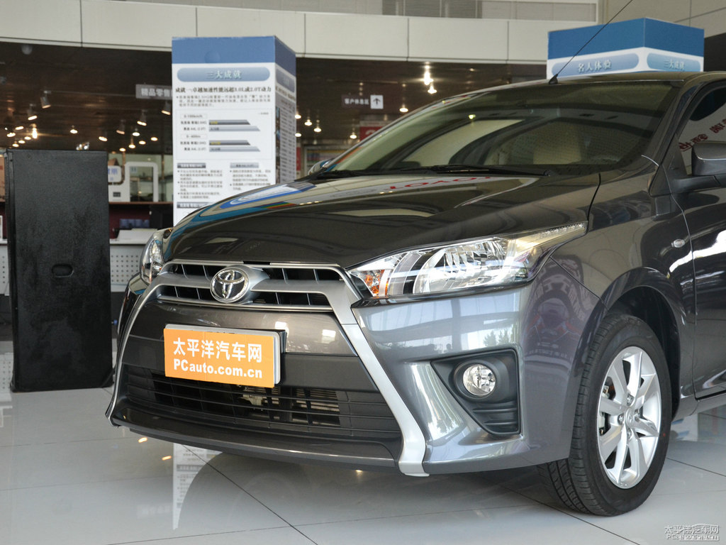 烏金灰YARiS L 致炫車頭外觀圖片