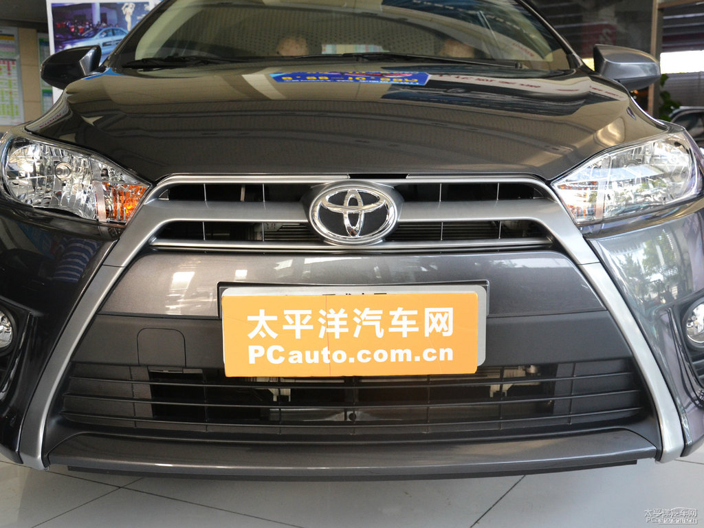 烏金灰YARiS L 致炫車頭外觀圖片
