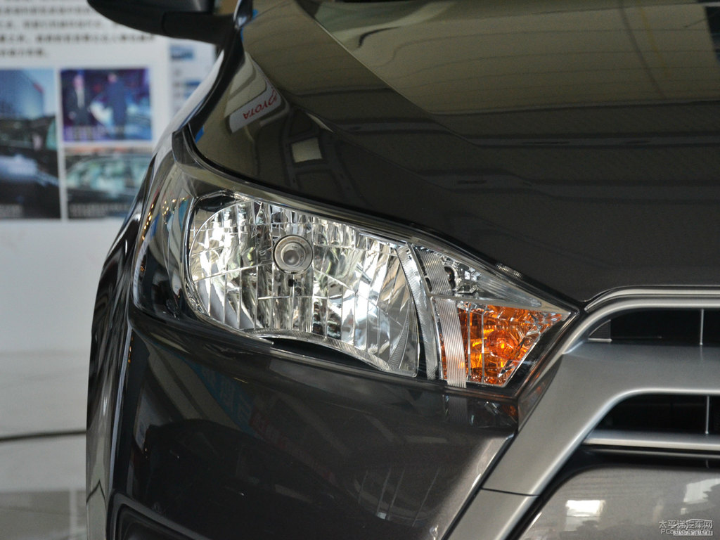 烏金灰YARiS L 致炫車頭外觀圖片