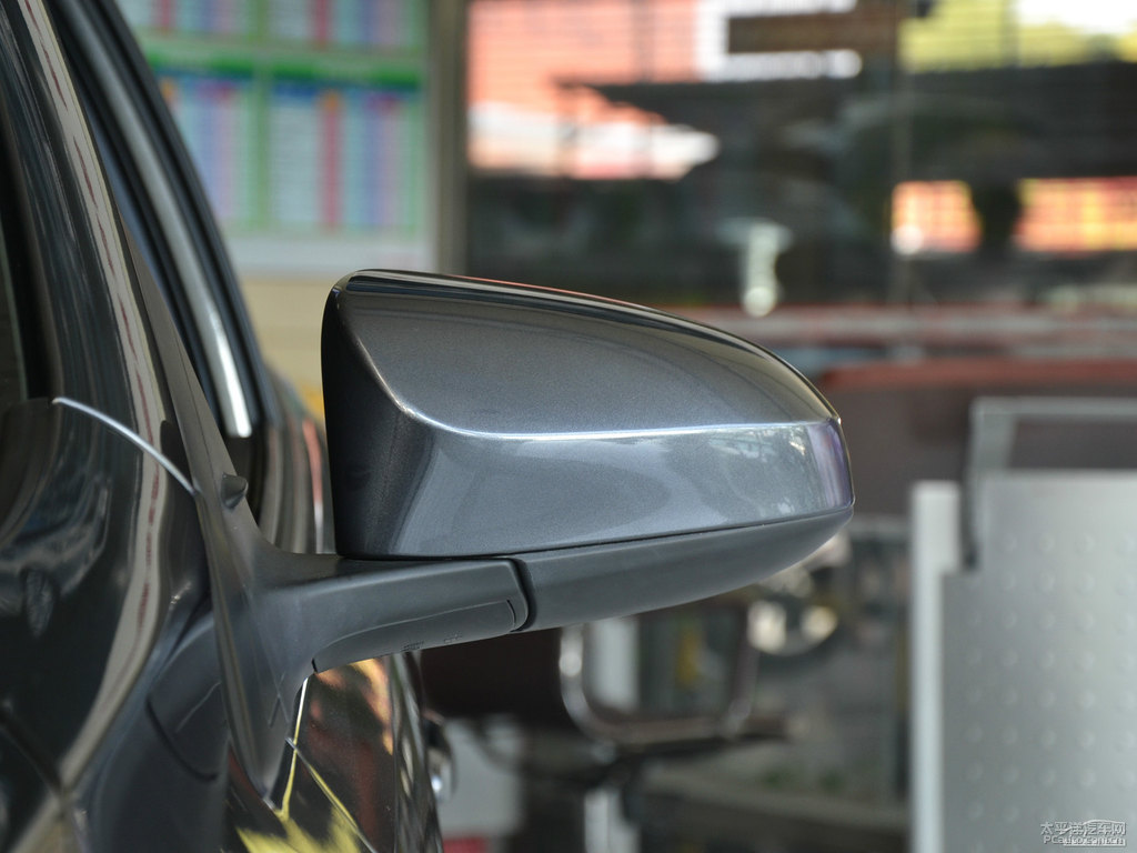烏金灰YARiS L 致炫車(chē)身外觀圖片