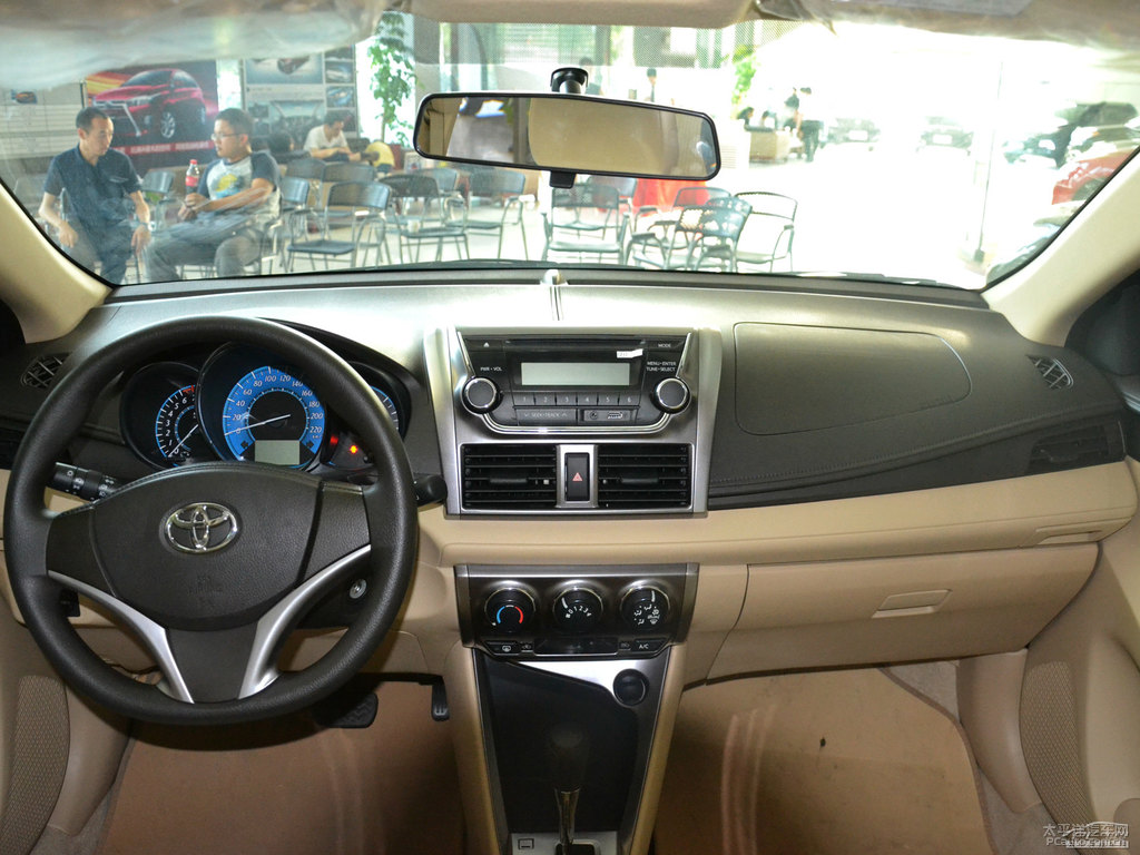 烏金灰YARiS L 致炫中控內(nèi)飾圖片
