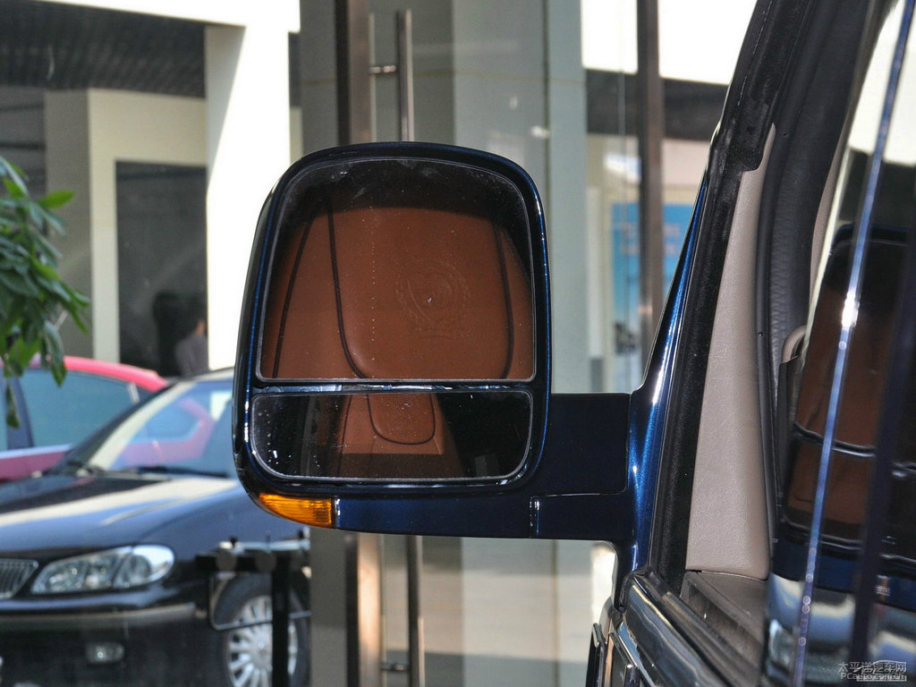 藍(lán)色SAVANA車身外觀圖片
