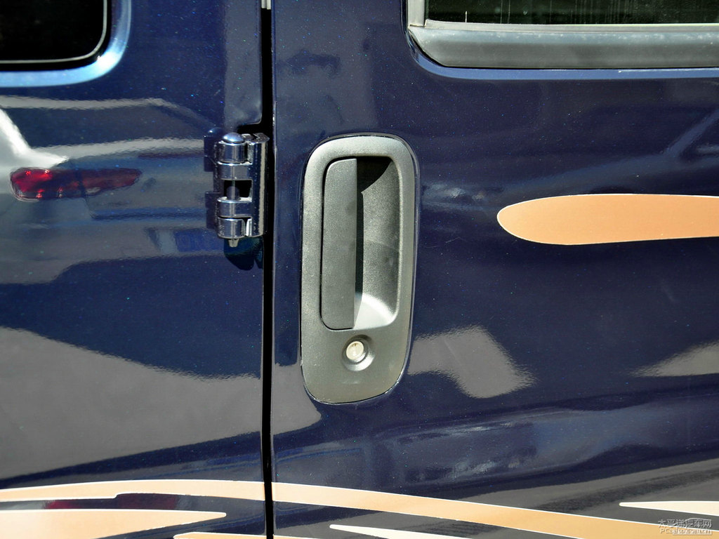 藍(lán)色SAVANA車身外觀圖片