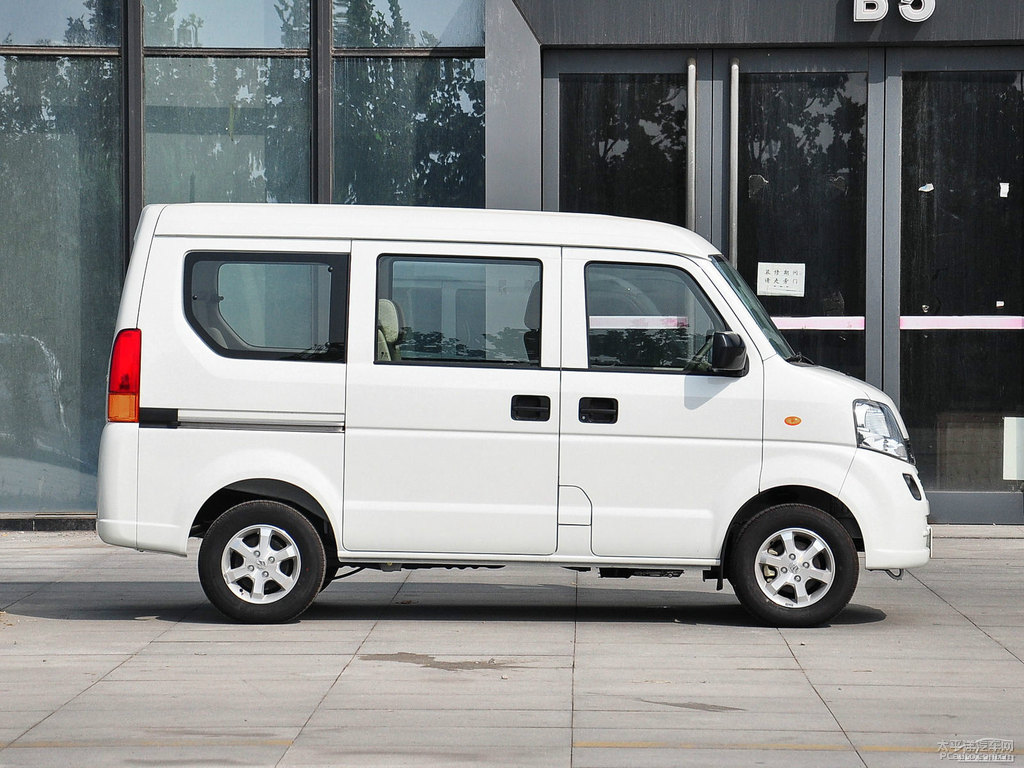白色浪迪整車外觀外觀圖片