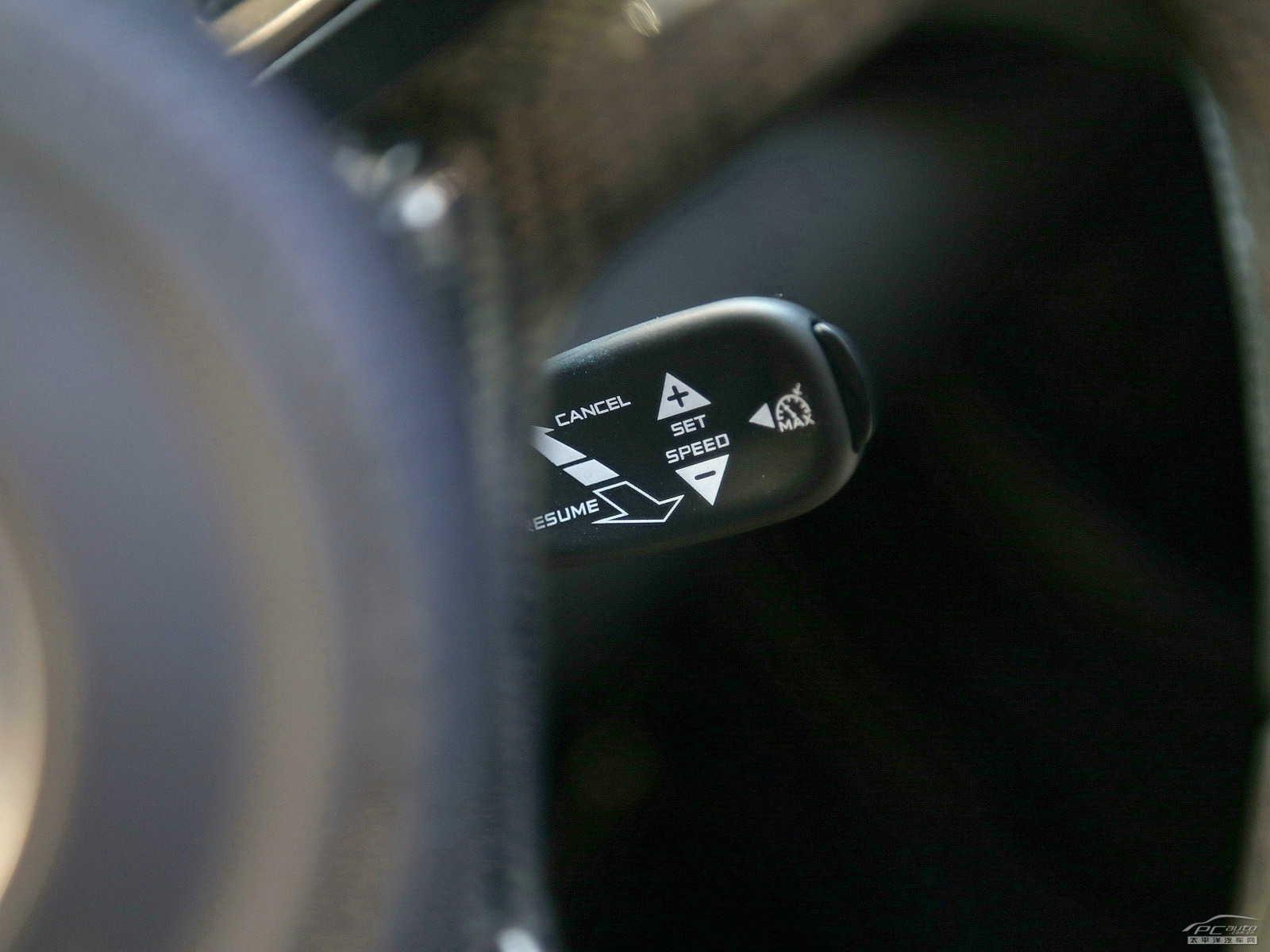 邁凱倫MP4-12C內(nèi)飾高清大圖