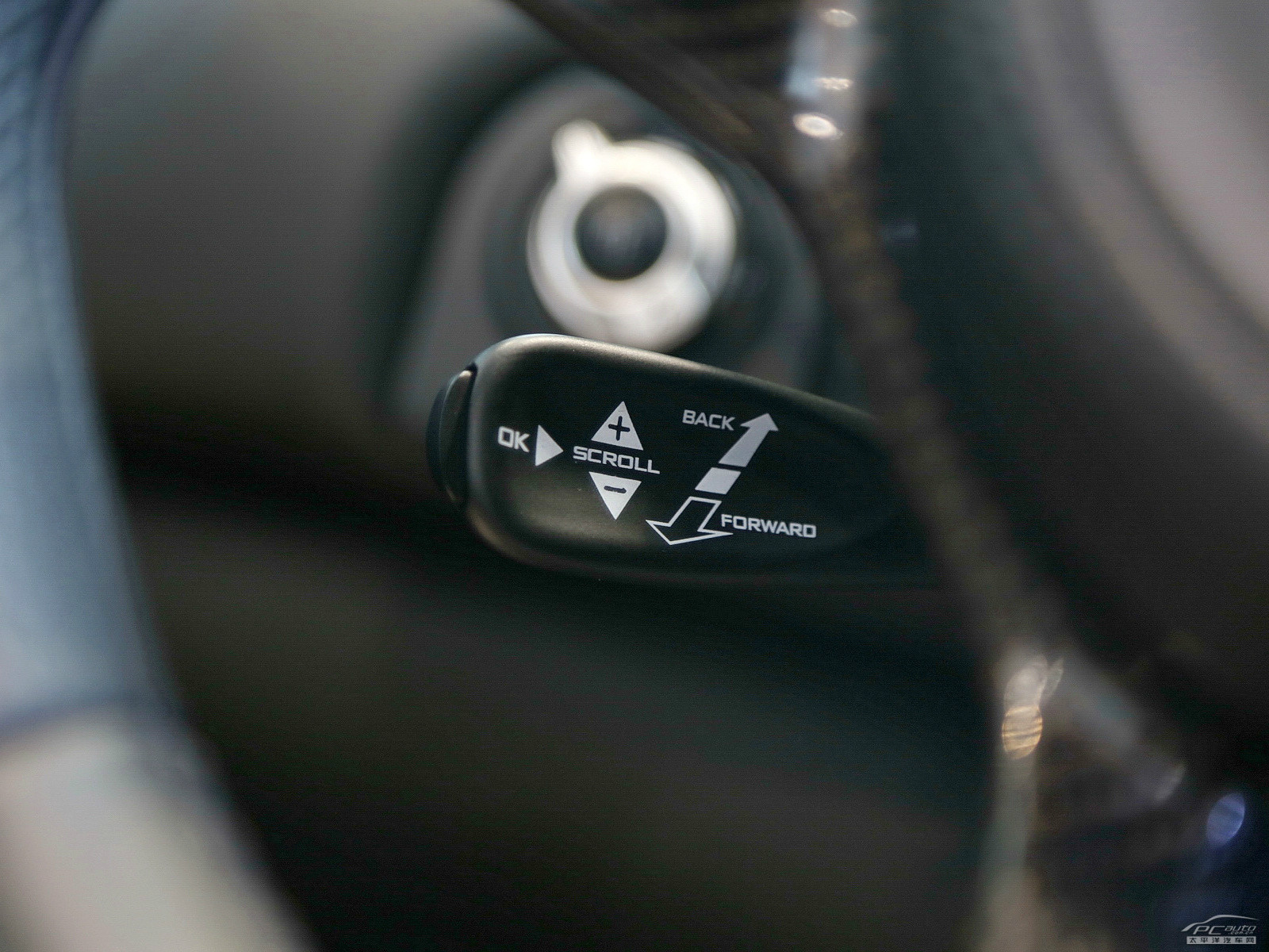 邁凱倫MP4-12C內(nèi)飾高清大圖