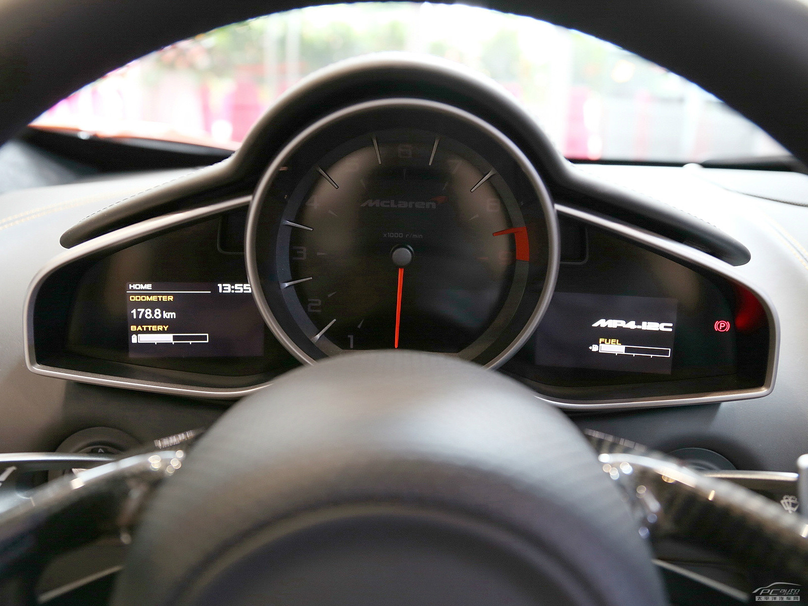 邁凱倫MP4-12C內(nèi)飾高清大圖