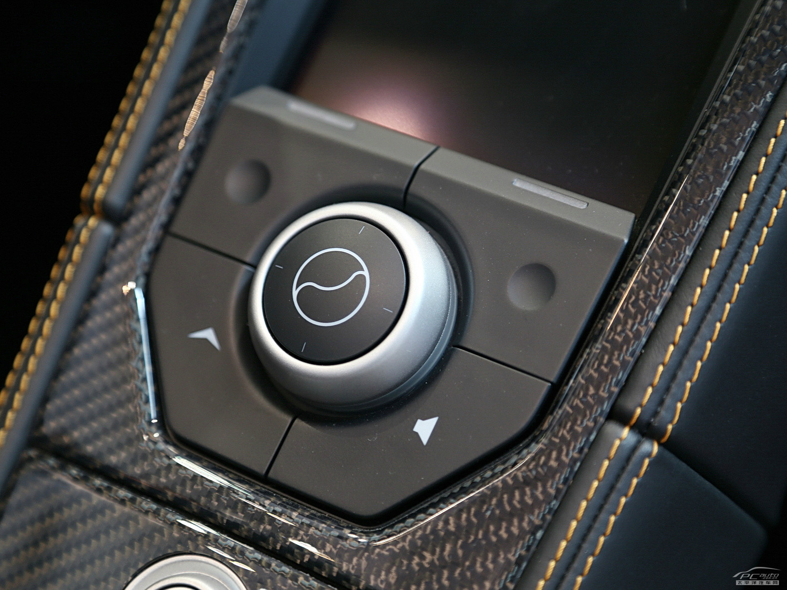 邁凱倫MP4-12C內(nèi)飾高清大圖