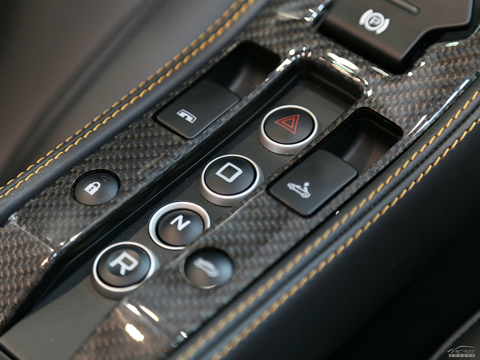 邁凱倫MP4-12C內(nèi)飾高清大圖