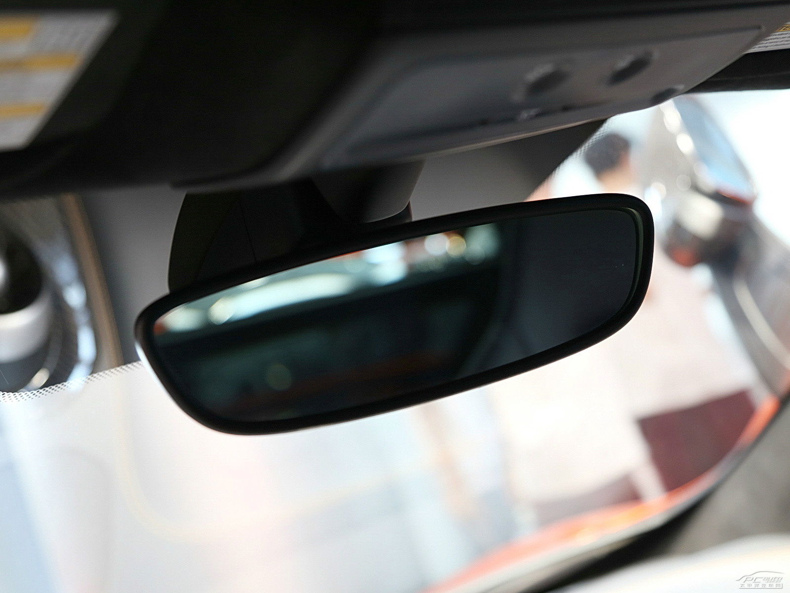 邁凱倫MP4-12C內(nèi)飾高清大圖