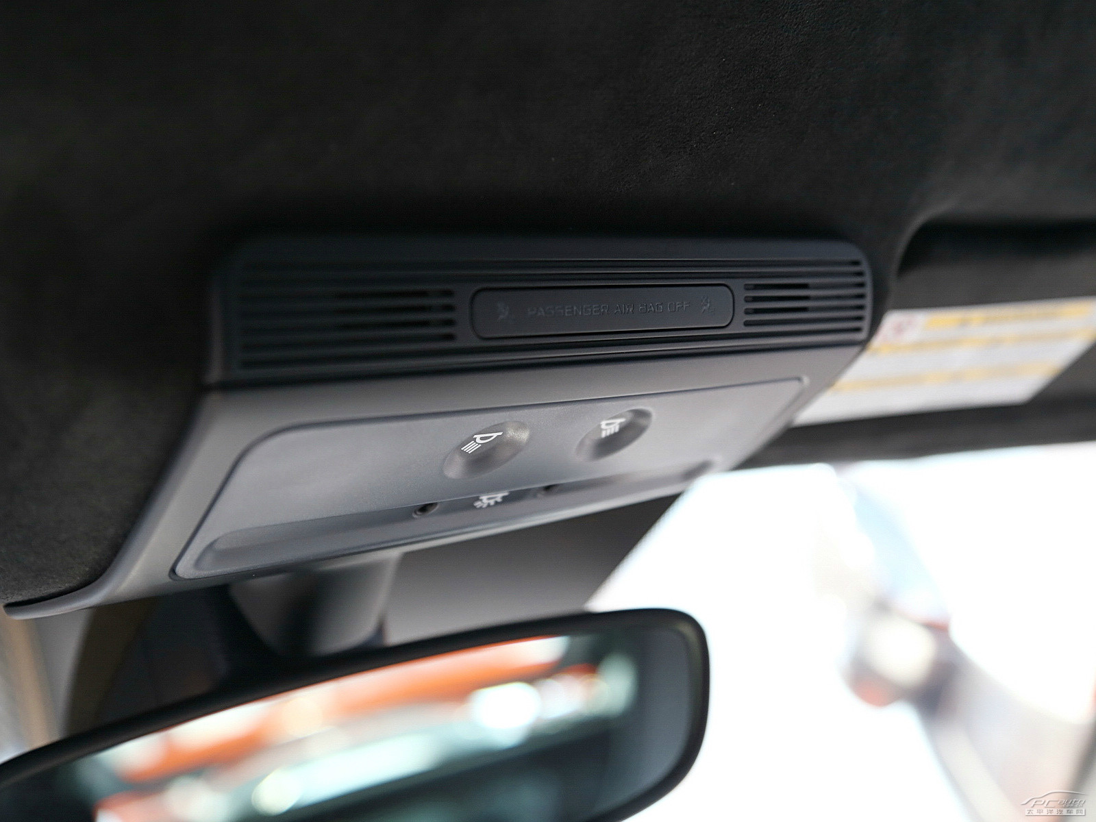 邁凱倫MP4-12C內(nèi)飾高清大圖