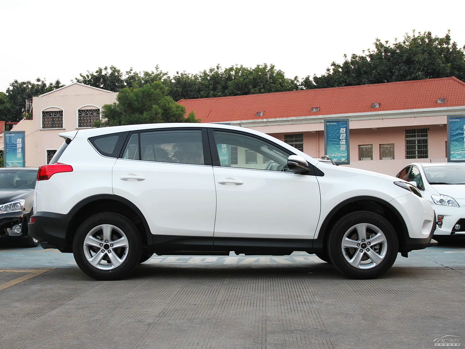 RAV4榮放外觀高清大圖