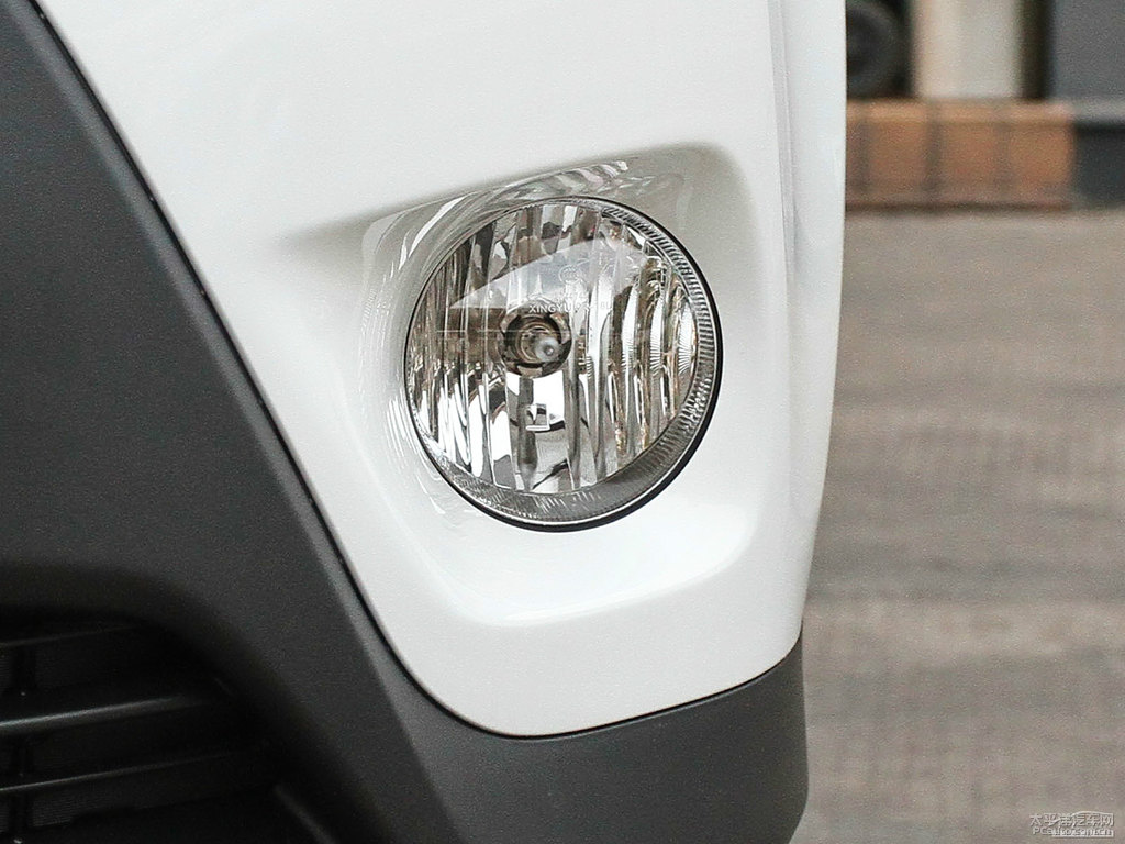 超級白RAV4榮放車頭外觀圖片