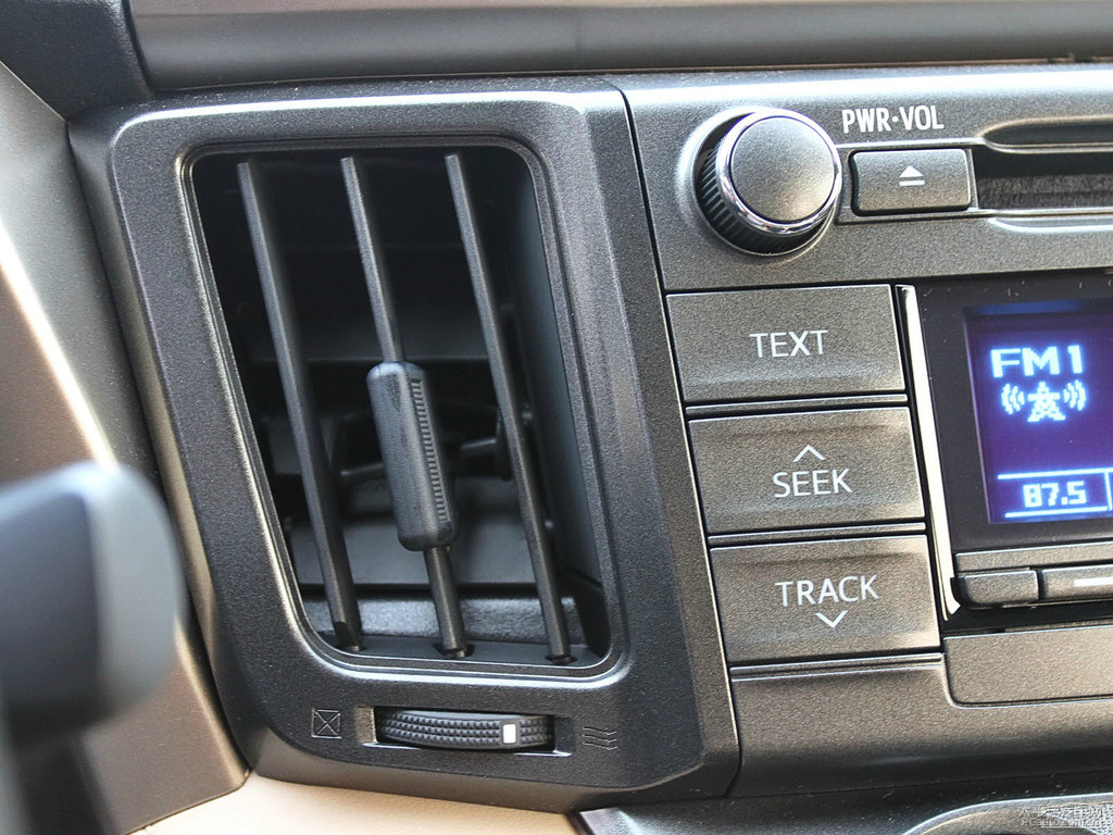 超級白RAV4榮放中控內(nèi)飾圖片