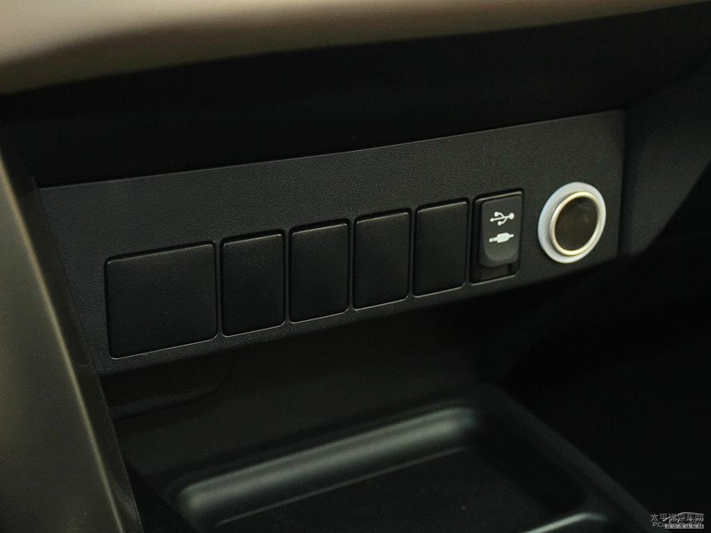 超級白RAV4榮放中控內(nèi)飾圖片