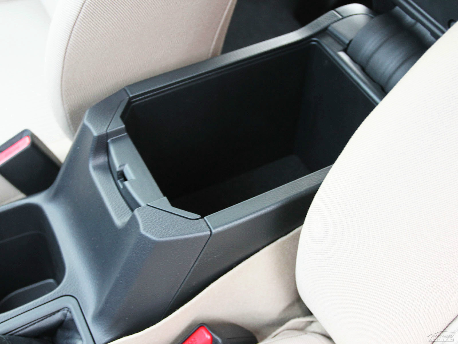 RAV4榮放空間高清大圖