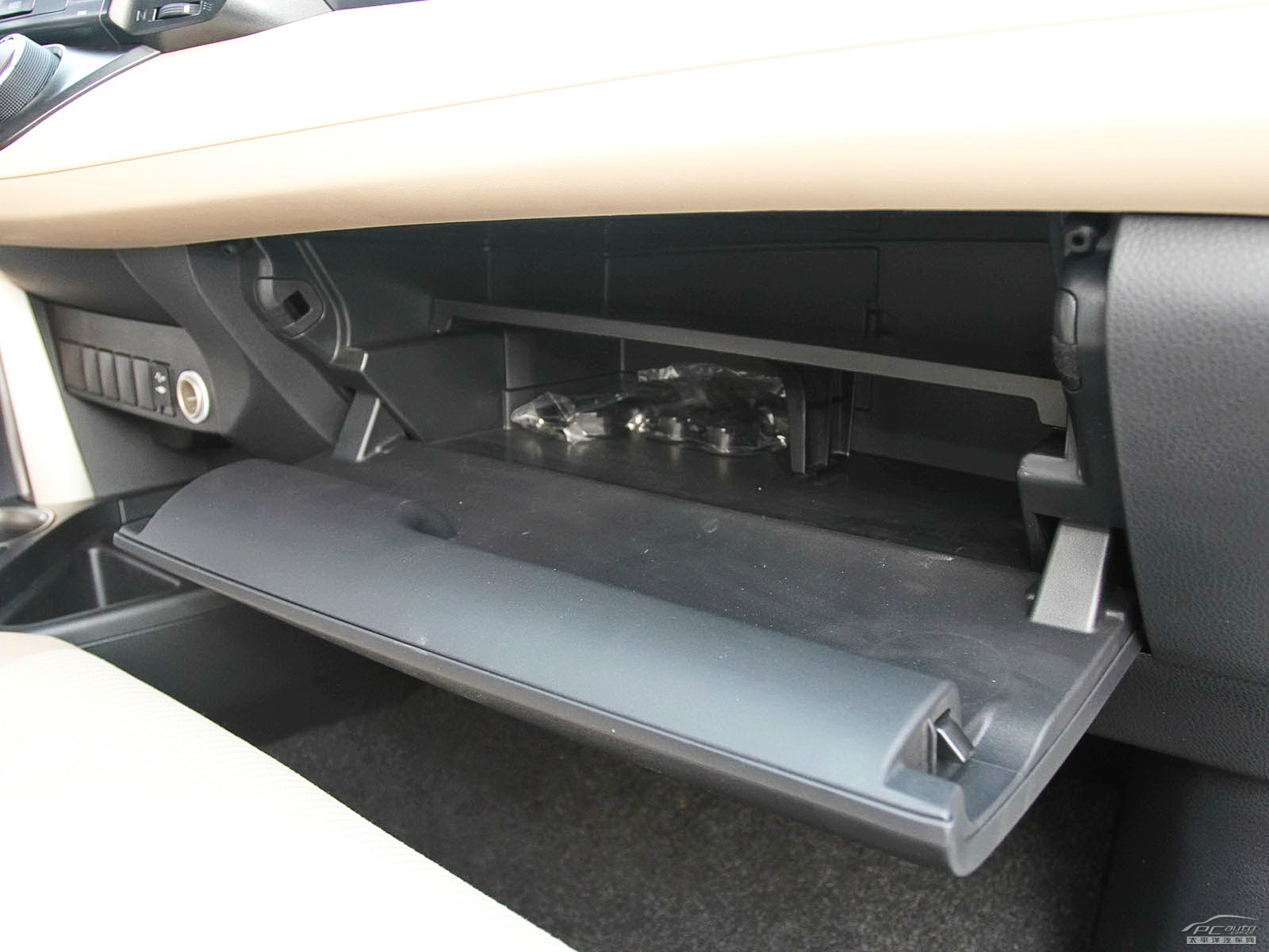 RAV4榮放空間高清大圖