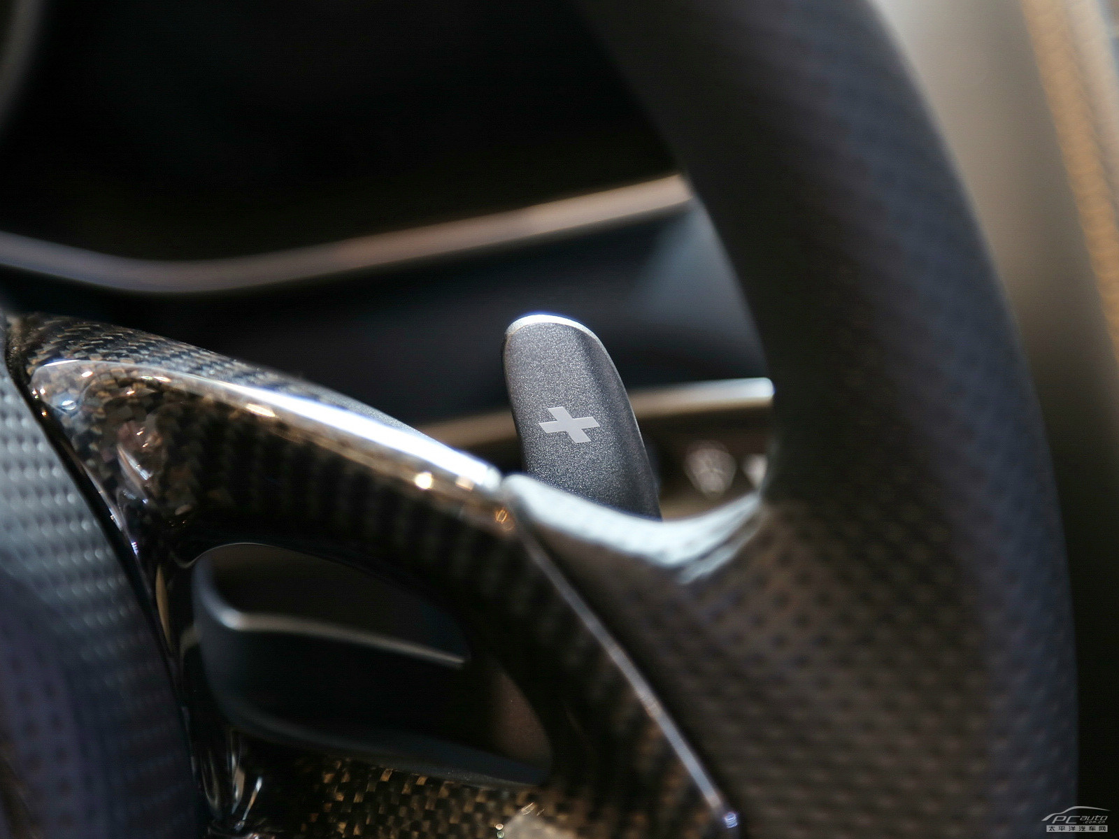 邁凱倫MP4-12C內(nèi)飾高清大圖