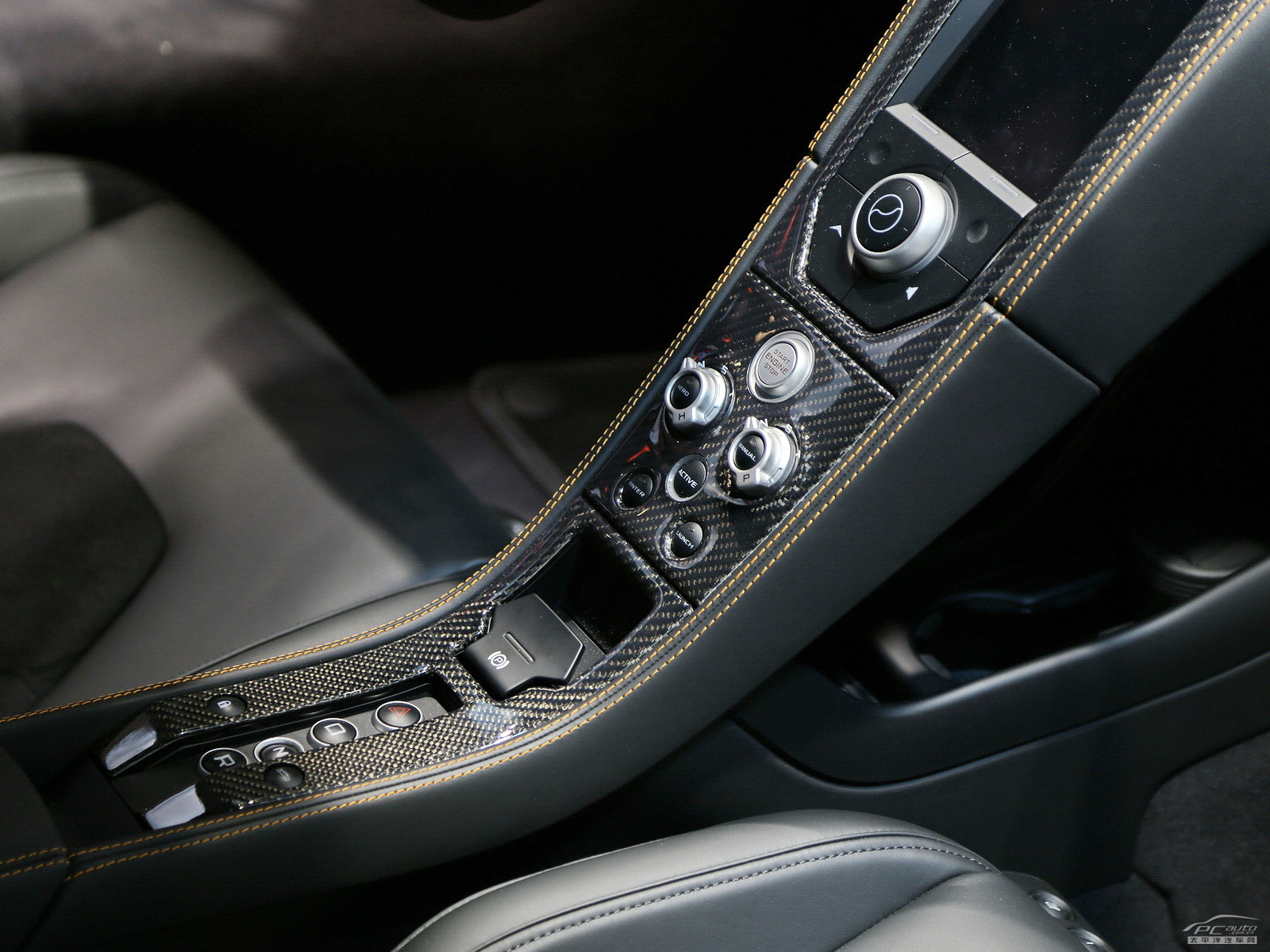 邁凱倫MP4-12C內(nèi)飾高清大圖