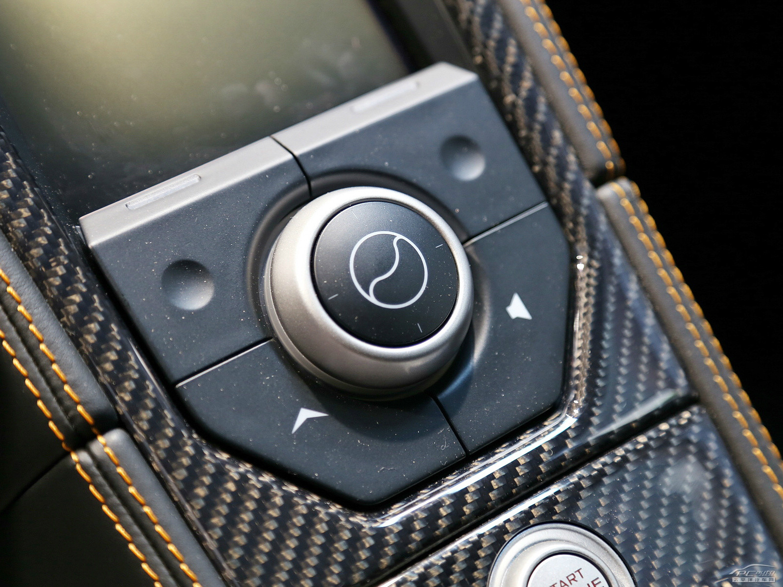 邁凱倫MP4-12C內(nèi)飾高清大圖