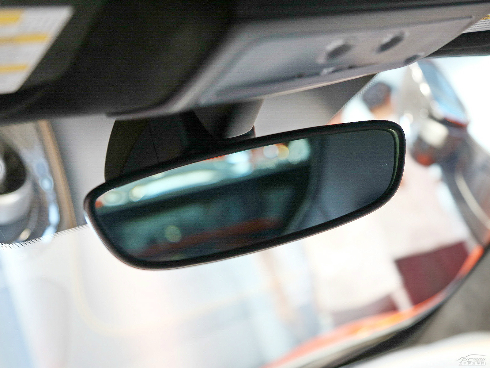 邁凱倫MP4-12C內(nèi)飾高清大圖