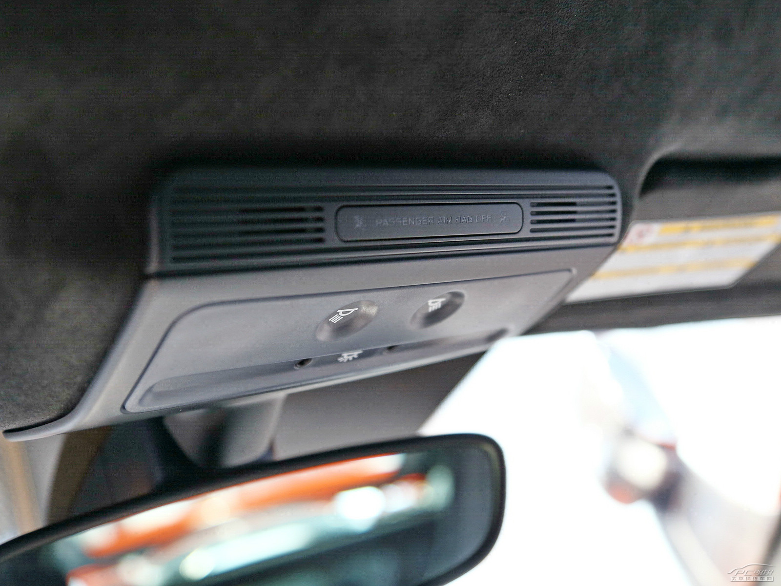 邁凱倫MP4-12C內(nèi)飾高清大圖